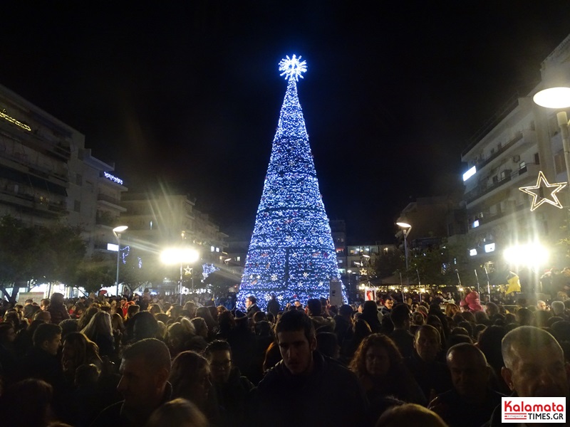 Φωταγωγείται το Χριστουγεννιάτικο δέντρο στην Παραλία την Κυριακή 9 Δεκεμβρίου 75