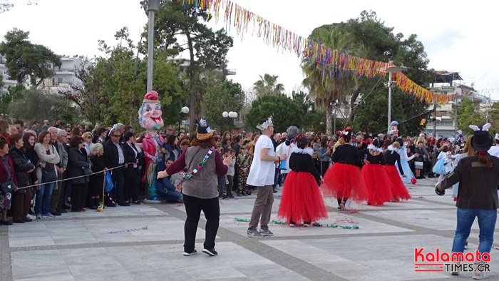 Ξυλοπόδαροι, άρματα, κόσμος, κέφι και Στικούδη - Ματιάμπα στο 159ο καρναβάλι της Μεσσήνης 90