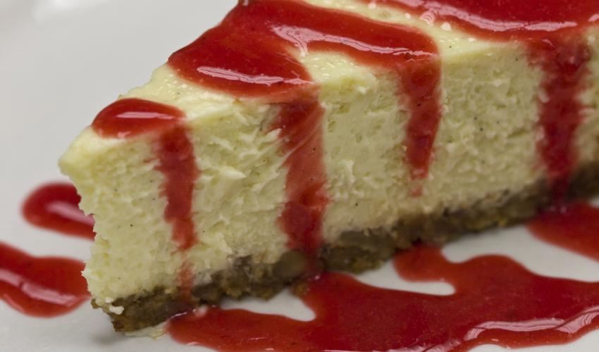 Cheesecake με βύσσινο και φράουλα