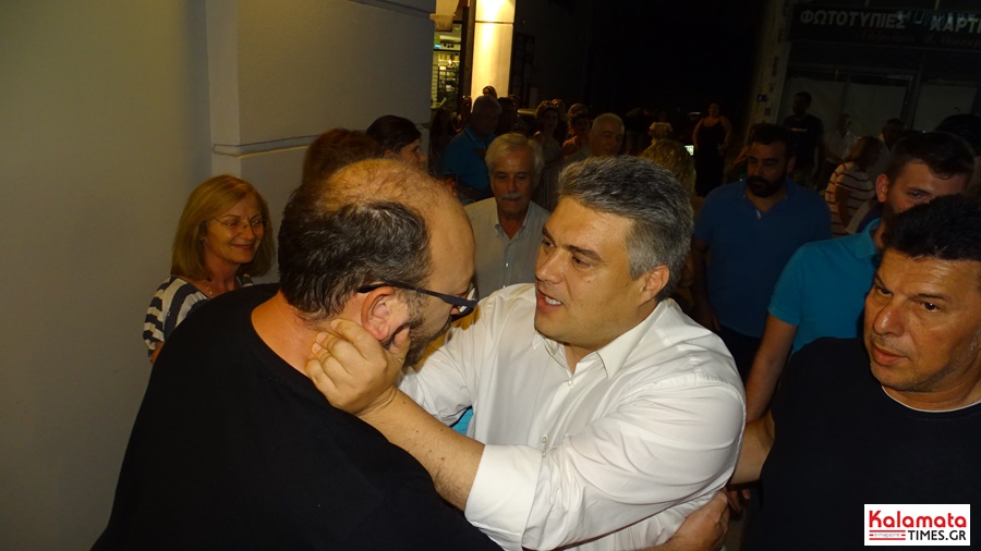 Χαμός στο εκλογικό κέντρο του Μίλτου Χρυσομάλλη! 29