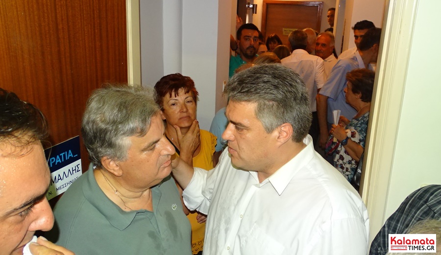 Χαμός στο εκλογικό κέντρο του Μίλτου Χρυσομάλλη! 36