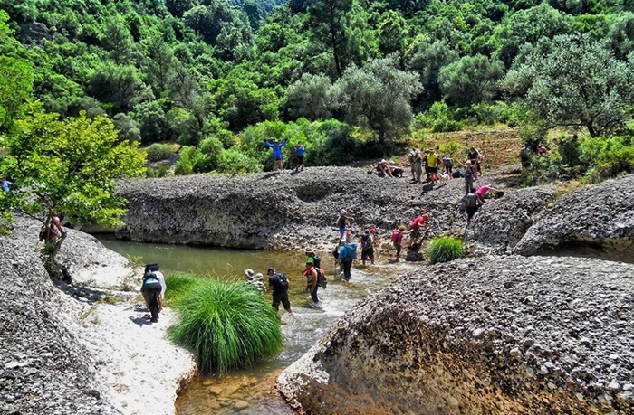 Οι πεζοπόροι του Ευκλή στο δροσερό φαράγγι του Ερύμανθου ποταμού 3