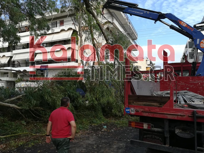 Ανεμοστρόβιλος σάρωσε την Καλαμάτα 2