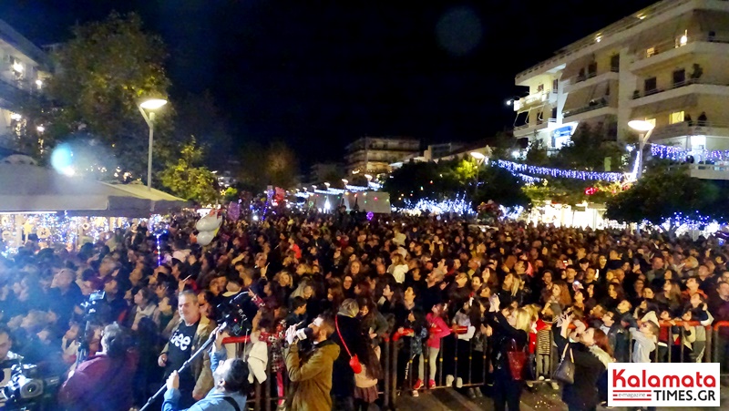 Με την Μαλού άναψε το Χριστουγεννιάτικο δέντρο της Καλαμάτας (photo+video) 15