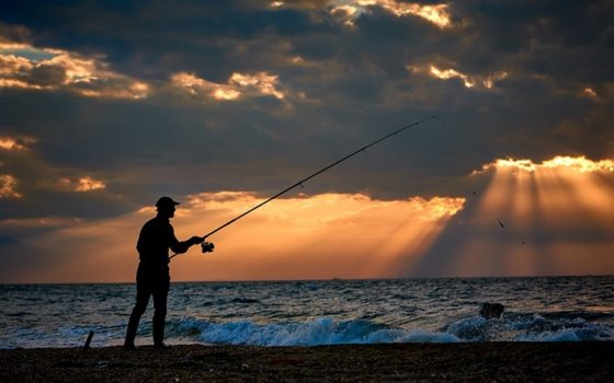 Απαγορεύονται μπάνια και ψάρεμα, πρόστιμο 150 Ευρώ