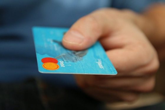 Αυξάνεται το όριο για τις ανέπαφες συναλλαγές χωρίς PIN