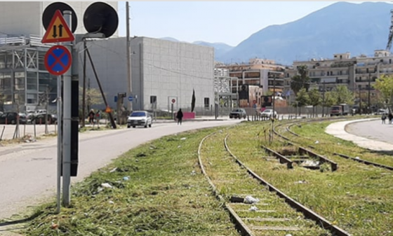 Καθαρίζονται ελεύθεροι χώροι, οικόπεδα και δρόμοι στην Καλαμάτα