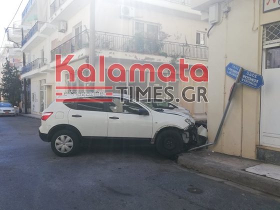 Τροχαίο ατύχημα στη διασταύρωση Λακωνικής και Βύρωνος 39