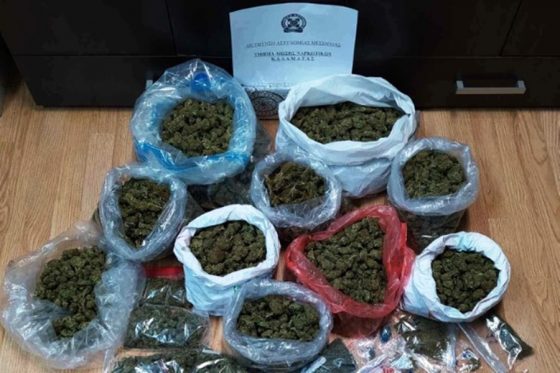 Συνελήφθησαν στην Αθήνα δύο άτομα για κατοχή έξι κιλών κάνναβης στην Καλαμάτα
