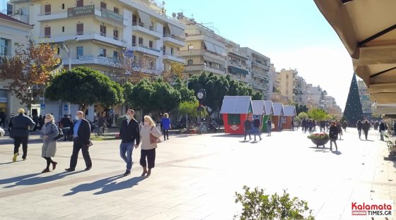 Lockdown - Χριστούγεννα: Λαοθάλασσα για τα τελευταια ψώνια στο κέντρο της Καλαμάτας 13