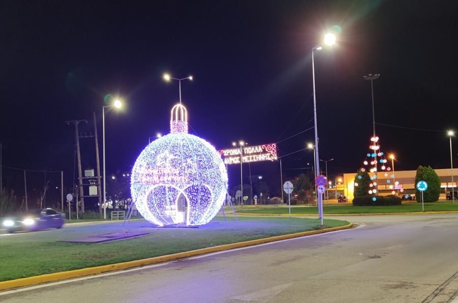 Φωταγωγήθηκε το χριστουγεννιάτικο δέντρο στη πλατεία της Μεσσήνης 11