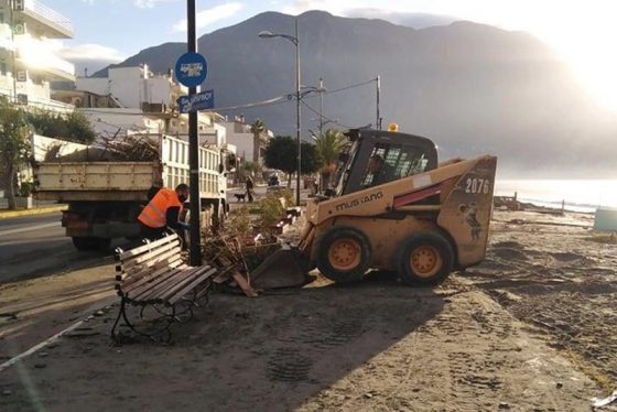 Συνεργεία του Δήμου Καλαμάτας καθαρίζουν μετά τα πλημμυρικά φαινόμενα 15