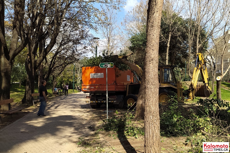 Καλαμάτα: Καθαρισμοί και έλεγχος αυτοφυούς βλάστησης σε πάρκα, αλσύλλια και κοινόχρηστους χώρους 1