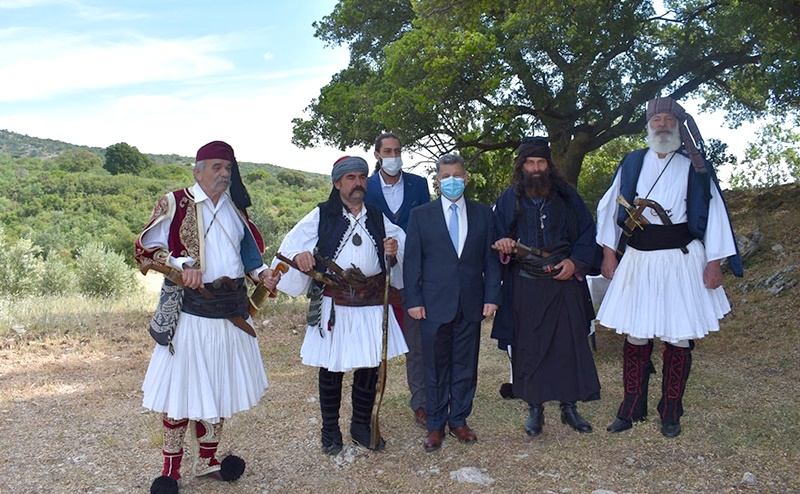 Τιμήθηκε η επέτειος της μάχης στο Μανιάκι 13