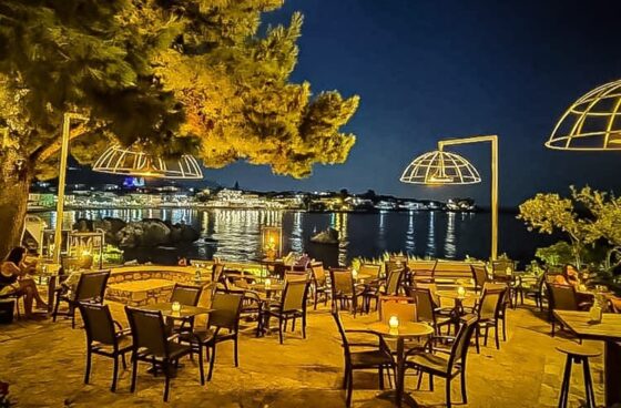 Enigma café bar στη Στούπα με υπέροχη θέα, φαγητό και ποτό!