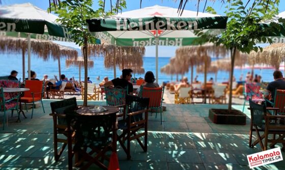 Casablanca Beach bar: Beer and bites δίπλα στο κύμα!