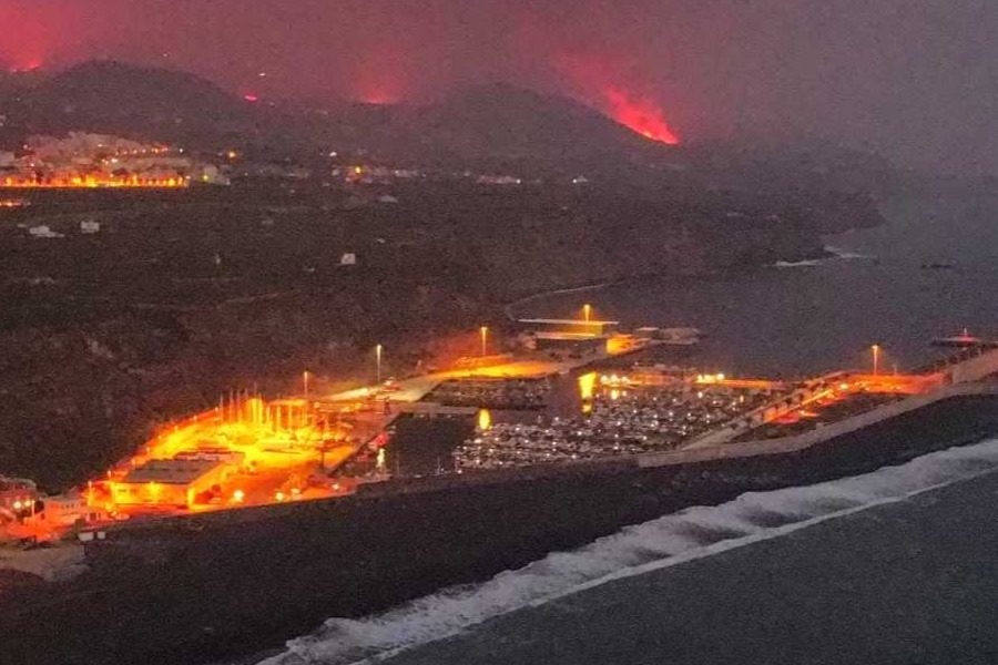 Ισπανία: Έφτασε στον ωκεανό η λάβα από το ηφαίστειο στη Λα Πάλμα 9