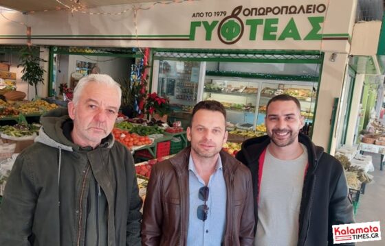 Ο Γιάννης Δούβας παραδίδει στον Τάσο Αγγελή την προεδρία της Κεντρικής Αγοράς Καλαμάτας