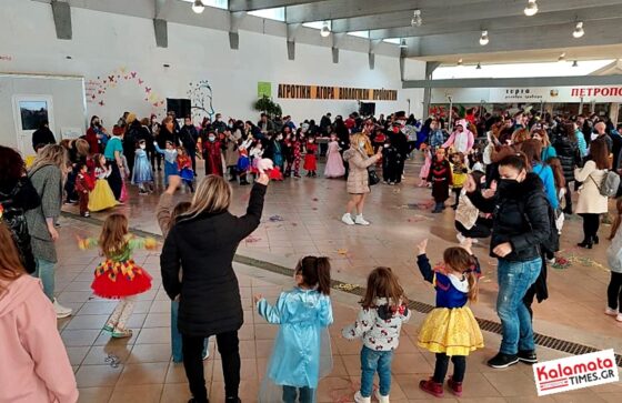 Απόκριες στην Καλαμάτα: Κατασκεύασαν χαρταετό και χόρεψαν το παραδοσιακό γαϊτανάκι 49