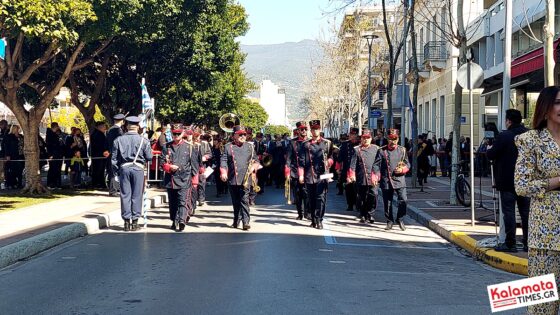 Με ανοιξιάτικο καιρό και πλήθος κόσμου η παρέλαση της 25ης Μαρτίου στην Καλαμάτα 85