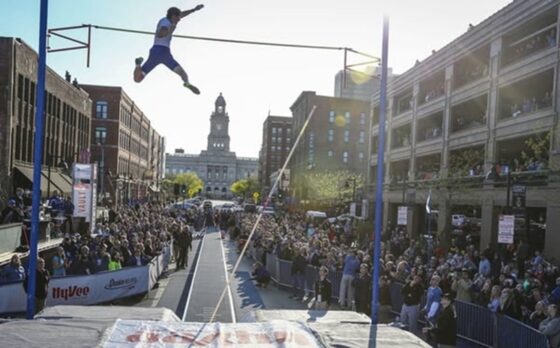 KALAMATA STREET POLE VAULT τον Μάιο στην πλατεία Καλαμάτας