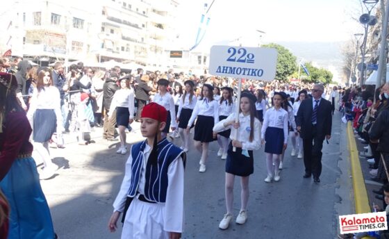 Με ανοιξιάτικο καιρό και πλήθος κόσμου η παρέλαση της 25ης Μαρτίου στην Καλαμάτα