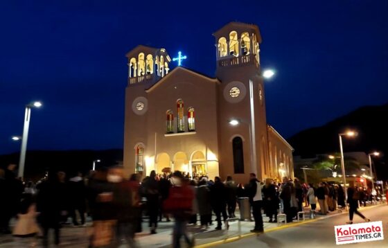 Καλαμάτα: Με ευλάβεια και σεβασμό στο Θείο Πένθος έγινε χθες η Περιφορά των Επιταφίων 2