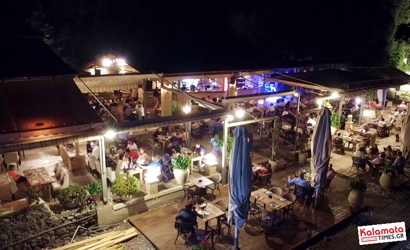 Το Λιθάρι beach - bar μεταμορφώνεται κάθε καλοκαίρι και γίνεται από τις πιο must επιλογές μας 18