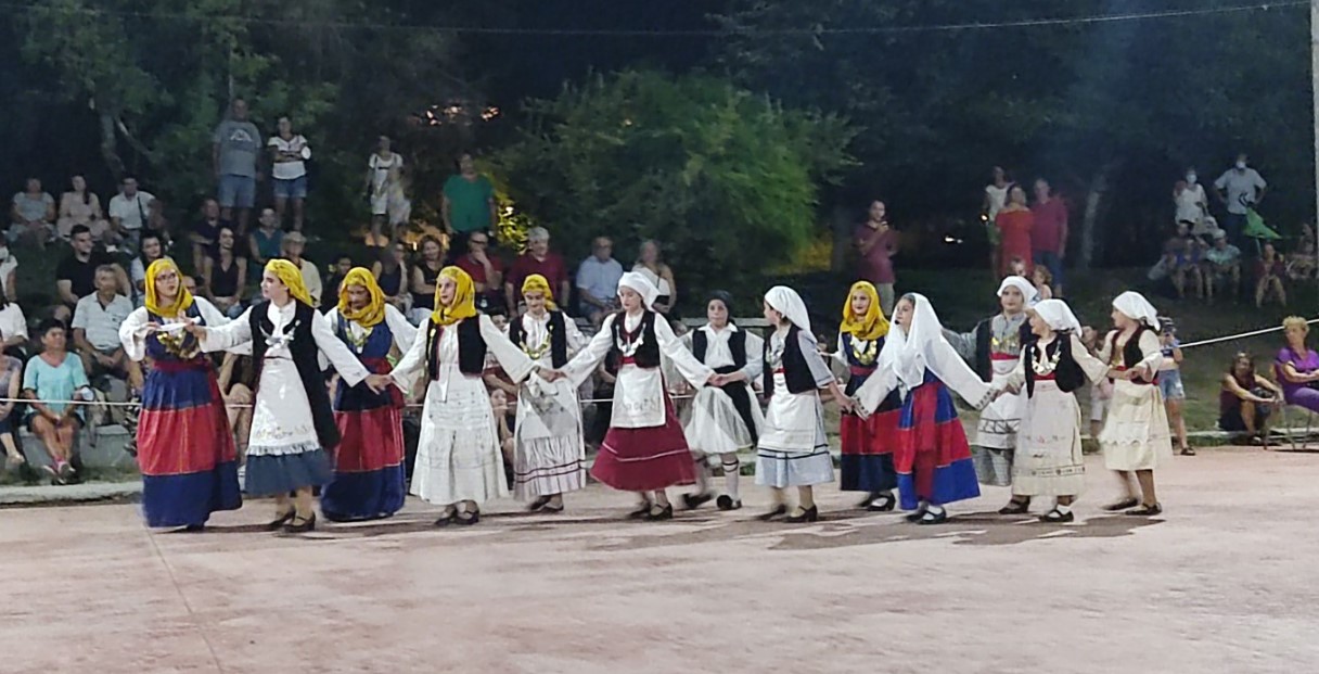 Με επιτυχία στέφθηκε  το 1ο Αντάμωμα Παραδοσιακών Χορών Δήμου Καλαμάτας 9