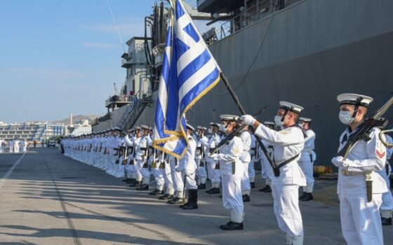 «Μας είπαν ότι έχει πυρετό και ένα εξάνθημα στο πόδι» – Συγκλονίζει ο αδερφός της 19χρονης ναυτικής δοκίμου