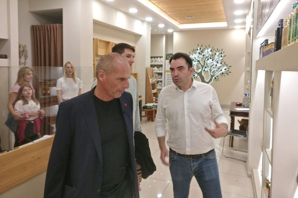 Ο Γιάνης Βαρουφάκης στις εγκαταστάσεις της ''Ένωσης Μεσσηνίας'' για θέματα του αγροτικού τομέα 3