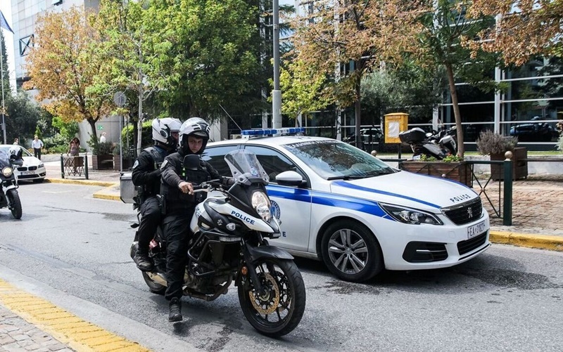 Στα χέρια της ΕΛ.ΑΣ παιδεραστής που κυκλοφορούσε με βαν στη Λαυρεωτική 1