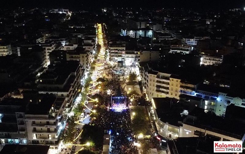 Η Καλαμάτα στις 6 πόλεις της Ελλάδας που ξεχωρίζουν για τον γιορτινό στολισμό τους 38