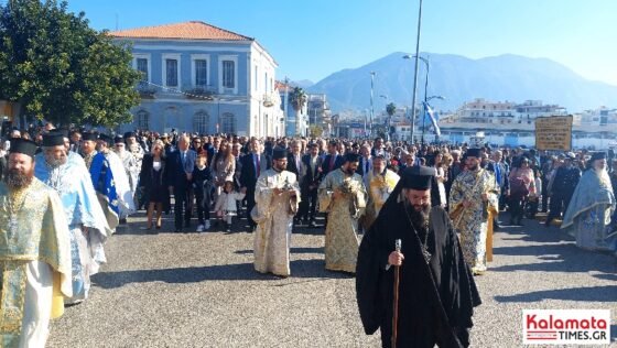 Ο εορτασμός των Θεοφανείων στην Καλαμάτα με χιλιάδες κόσμου στο λιμάνι 9