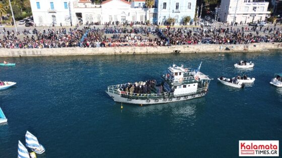 Ο εορτασμός των Θεοφανείων στην Καλαμάτα με χιλιάδες κόσμου στο λιμάνι 16