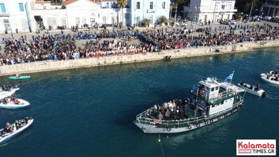 Ο εορτασμός των Θεοφανείων στην Καλαμάτα με χιλιάδες κόσμου στο λιμάνι 19