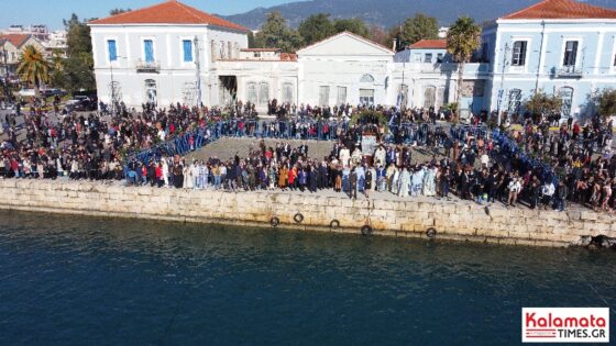 Ο εορτασμός των Θεοφανείων στην Καλαμάτα με χιλιάδες κόσμου στο λιμάνι 21