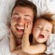Οι μπαμπάδες ασχολούνται με τα παιδιά 3 φορές περισσότερο από τους δικούς τους μπαμπάδες 25