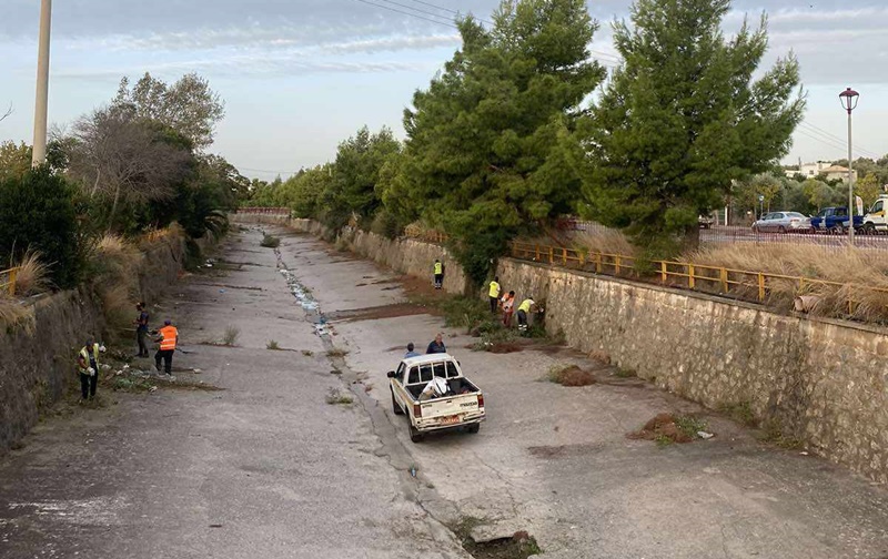 Καθαρίζουν τα χορτάρια και απορρίμματα στον ποταμό Νέδοντα 2