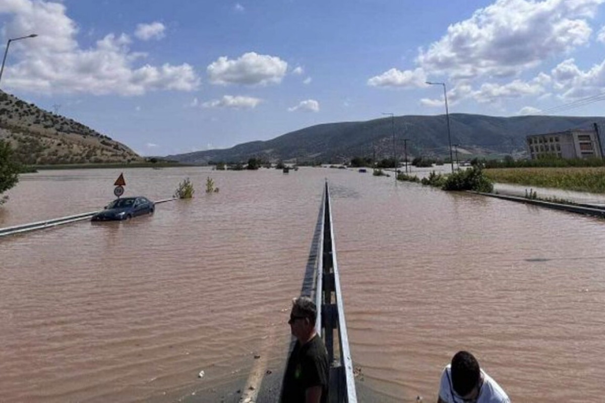 Εικόνες αποκάλυψης: Η στάθμη του νερού εξαφάνισε την Εθνική Οδό Τρικάλων ‑ Λάρισας 1