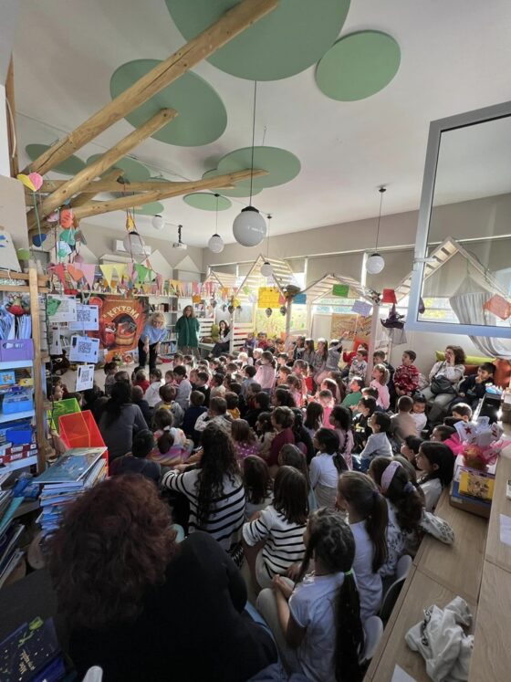 «Αγκαλιά μ’ ένα βιβλίο, η βιβλιοθήκη πάει σχολείο» 47