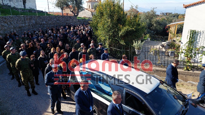 Ράγισαν καρδιές στην κηδεία του επισμηναγού Επαμεινώνδα Κωστέα (photos+video) 3