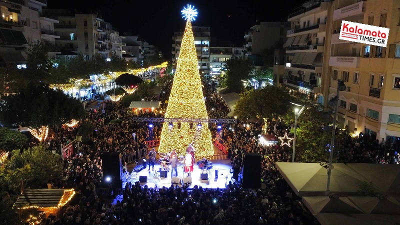 Πλήθος κόσμου παρά το τσουχτερό κρύο στη φωταγώγηση του Χριστουγεννιάτικου δέντρου στην Καλαμάτα 9