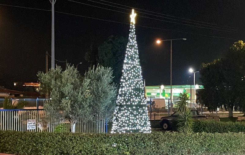 Φωταγωγήθηκε το δέντρο της Διοκλής ΑΕ στο Βιοτεχνικό Πάρκο Καλαμάτας 3