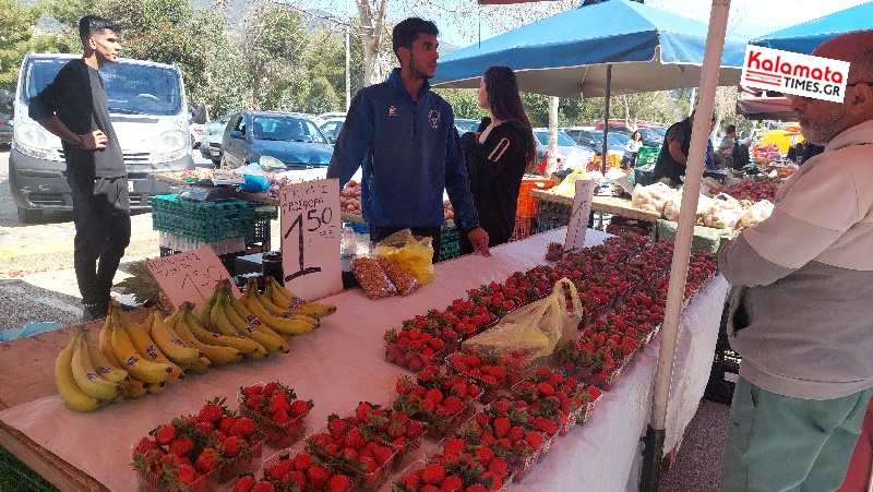 Τριήμερο 25ης Μαρτίου και δεν πέφτει καρφίτσα στην Κεντρική Αγορά Καλαμάτας 115