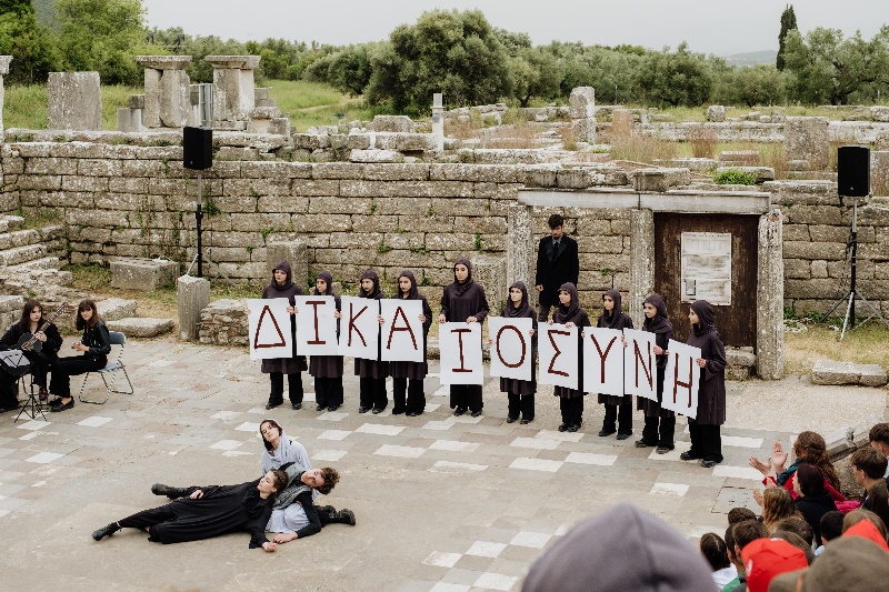 “Αντιγόνη” του Σοφοκλή από την Θεατρική Ομάδα «Ψυχῇ θεάτρου τέχνη» 2ου Πειραματικού ΓΕΛ Κιλκίς 8