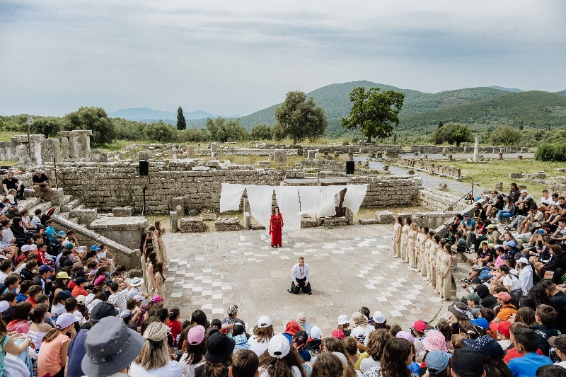 “Μήδεια” του Ευριπίδη της Θεατρικής Ομάδας “Εξ αμάξης” των 2ο ΓΕΛ Γρεβενών - 1ο & 2ο Γυμνάσιο Γρεβενών 10