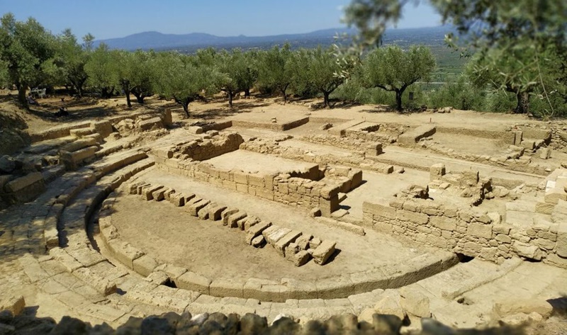 Σ.Π.Ο.Κ. ''Ο Ευκλής'': Ξενάγηση στο Αρχαίο Θέατρο και στους Θολωτούς Τάφους στην Αρχαία Θουρία 1