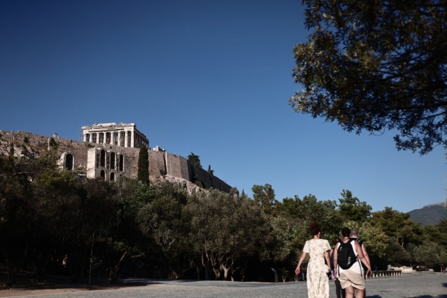 «Φωλιές του καύσωνα»: Ο μετεωρολόγος Ζιακόπουλος εξηγεί γιατί η Ελλάδα έγινε καμίνι 5