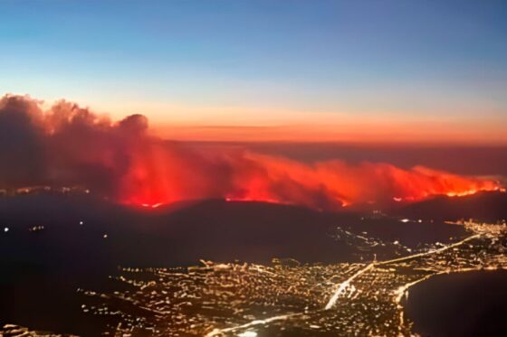 Φωτιά στην Αττική: Τεράστιο το μέτωπο ‑ Δείτε φωτογραφίες από αεροπλάνο